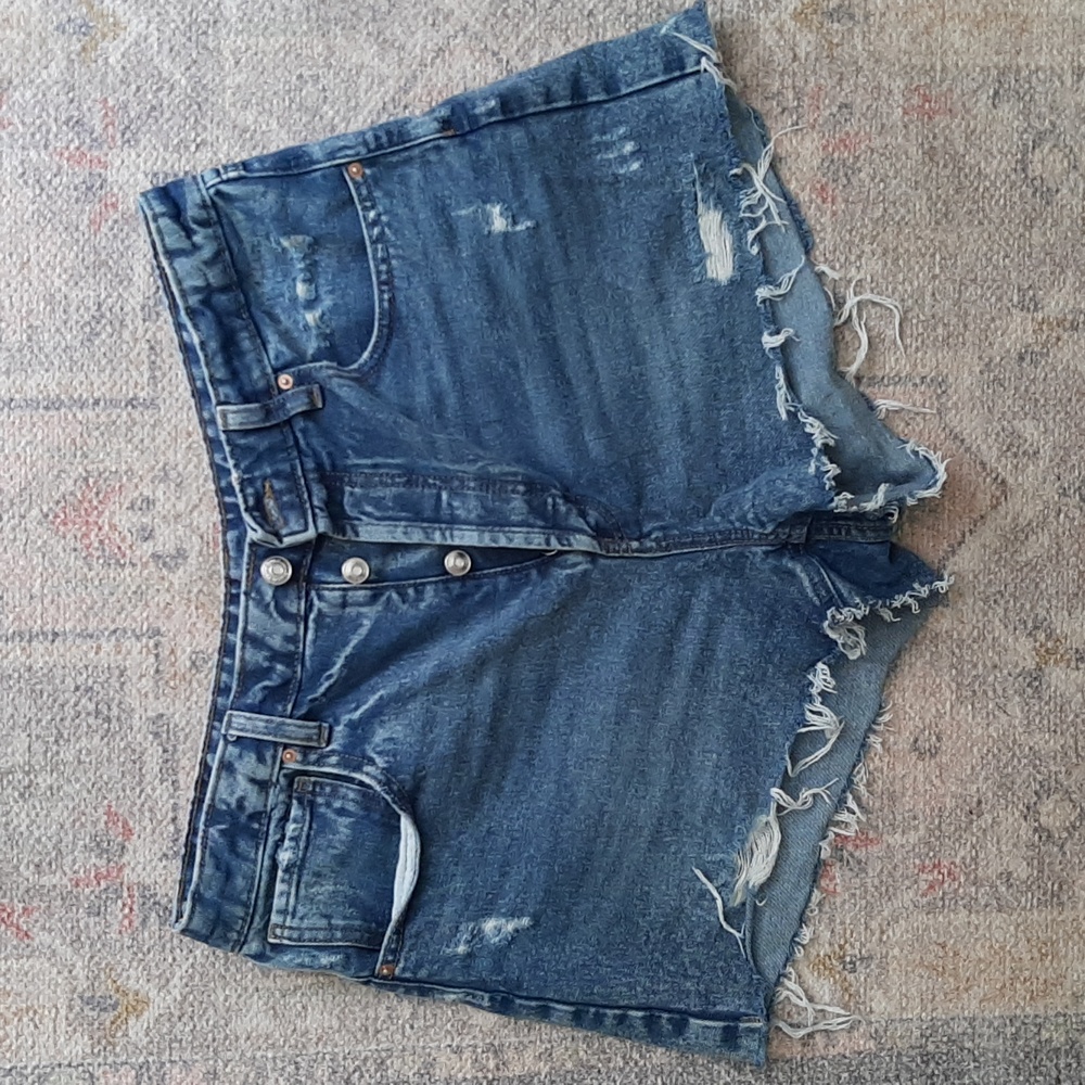 Ladies wild fable size 14 fly button highest rise cutoff tattered jean s…